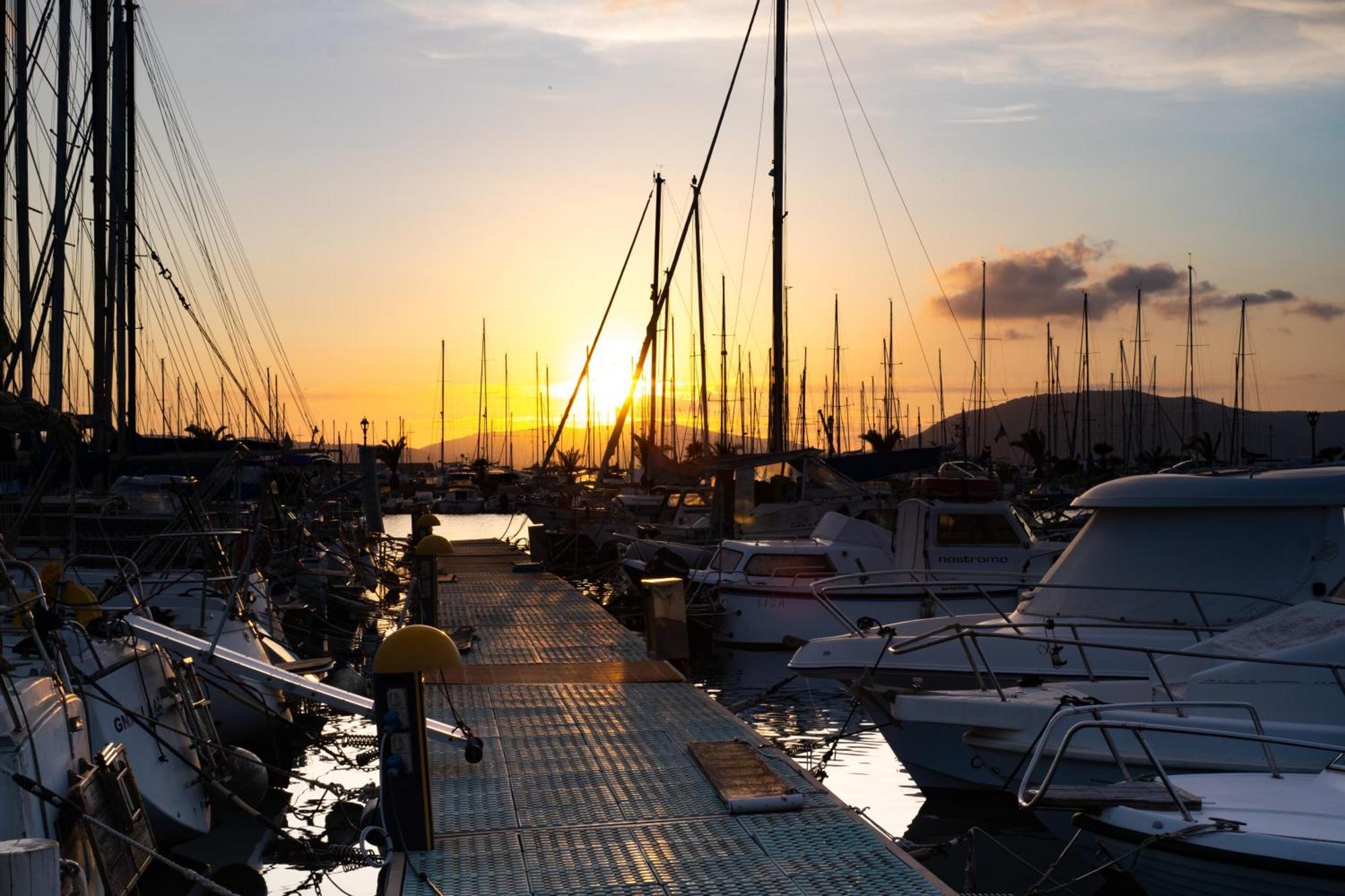 Filipp'S House Boat Hotel Alghero Bagian luar foto