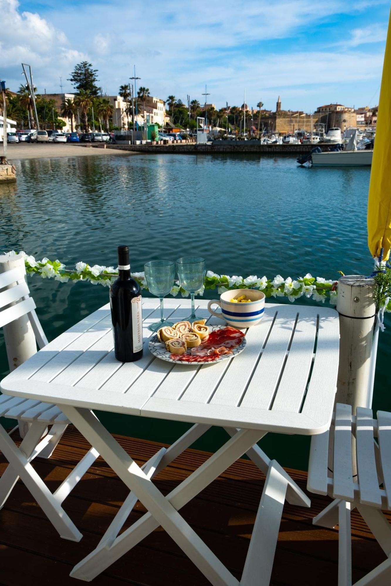 Filipp'S House Boat Hotel Alghero Bagian luar foto